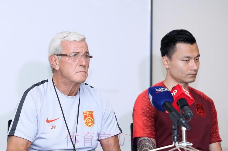 国足10日客战巴林 里皮携郜林出席赛前新闻发布会